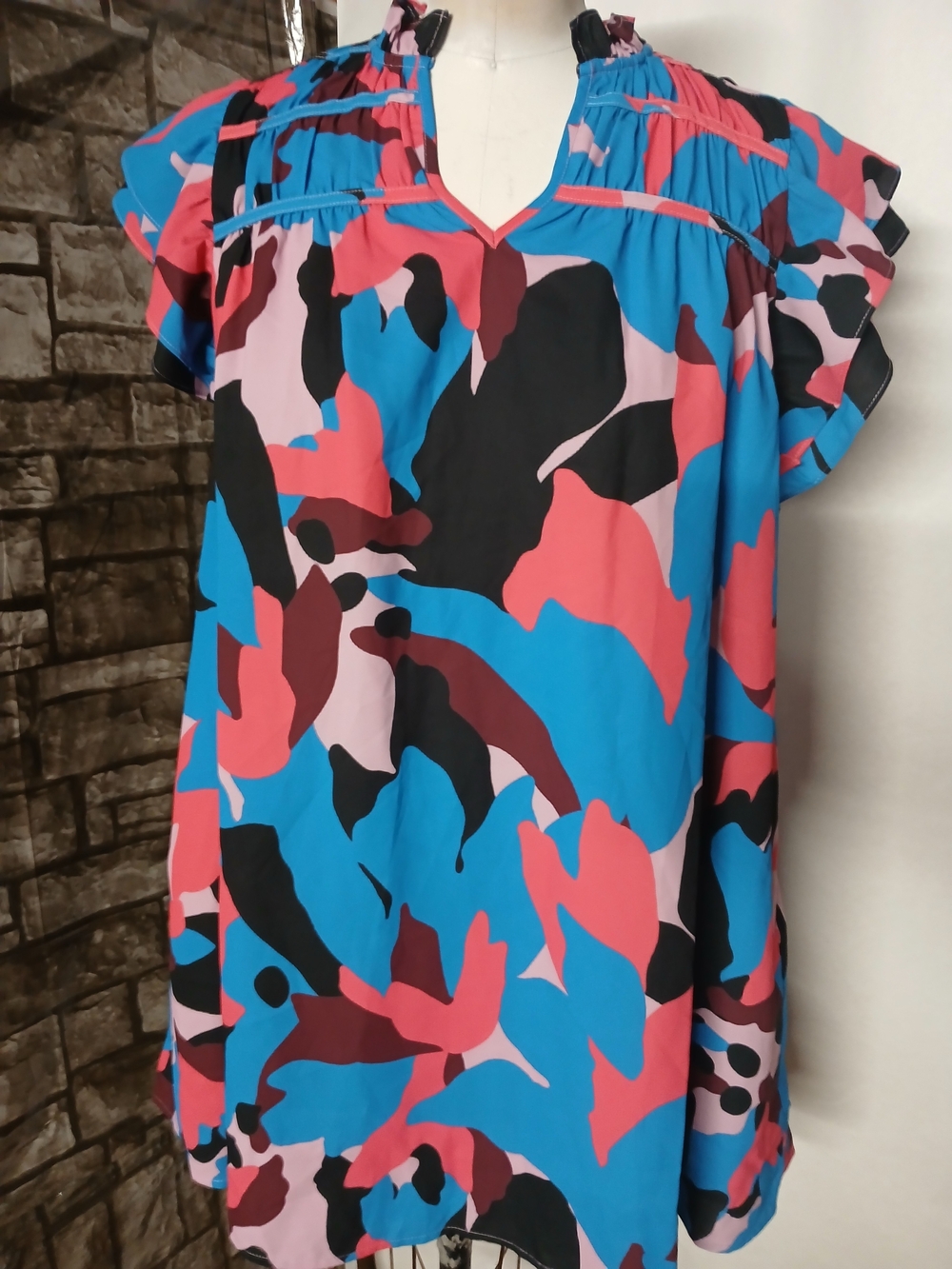 CROSBY by Mollie Burch Coral, Sky Blue & Black Abstract Flutter Sleeve Top